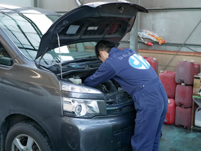 国家資格取得整備士が丁寧に点検整備