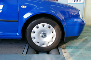 トリプルテスター サイドスリップ測定、ブレーキ測定、スピードメーター測定ができます。 